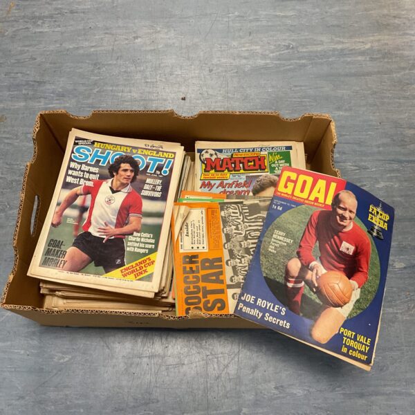 Vintage lot of football magazines including Shoot and Match.