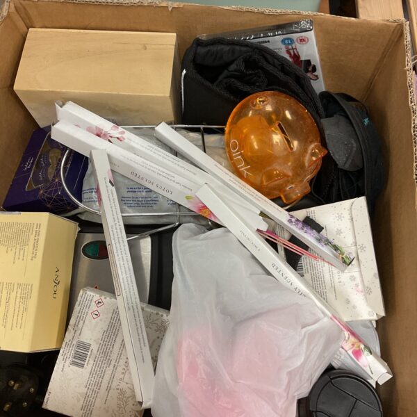 Mixed lot of household items including a mini George Foreman grill.