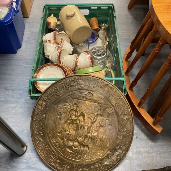 Detailed view of a cast iron shield with crest.