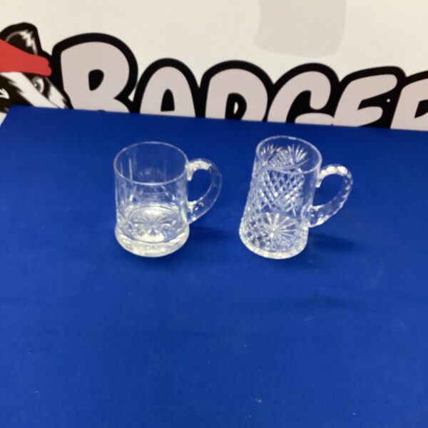 Etched crystal golf tankard, detailed golfing scene glassware.