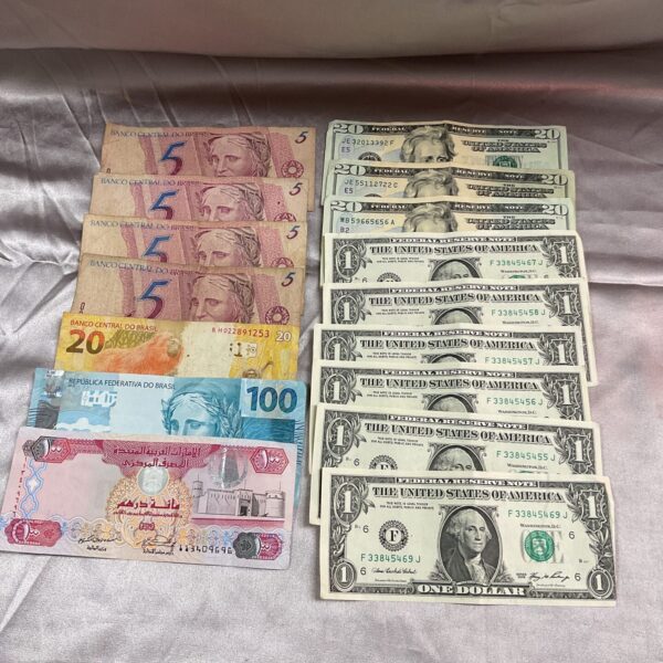 Mixed lot of Brasil banknotes and US Dollar currency for collectors.