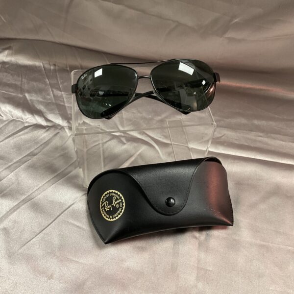 Vintage Ray Ban aviator sunglasses with gold frames and gradient lenses.