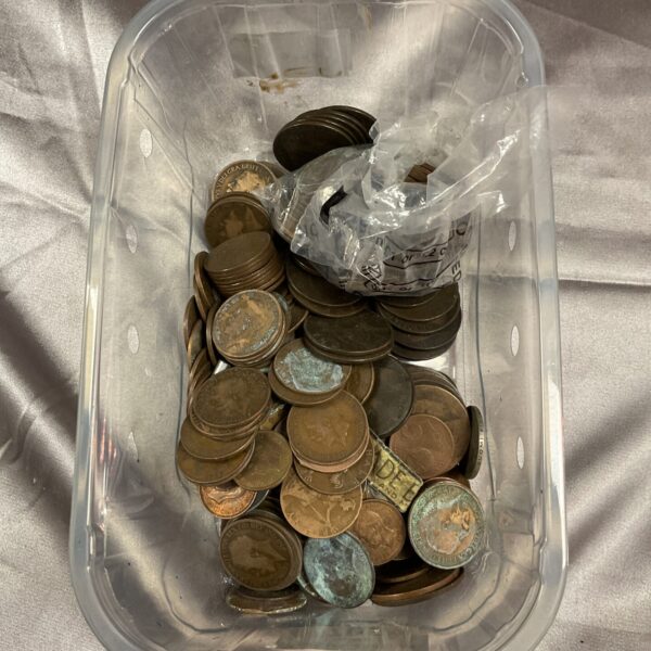 Mixed lot of old British pennies and farthings in a plastic tub.
