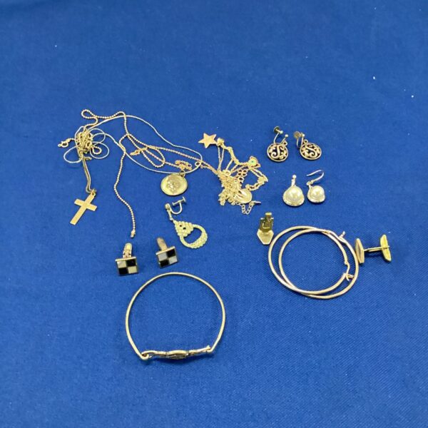 Mixed lot of silver and white metal jewellery with pendants and chains.