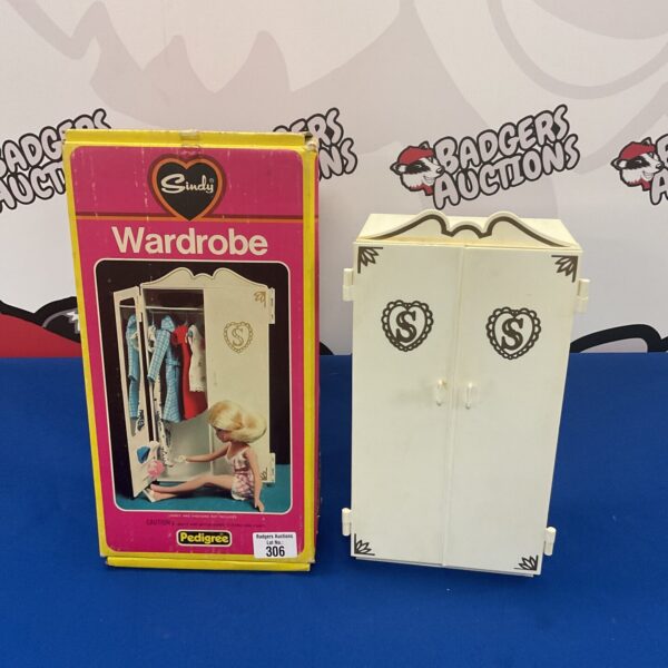Boxed vintage Sindy wardrobe, 1970s doll furniture.