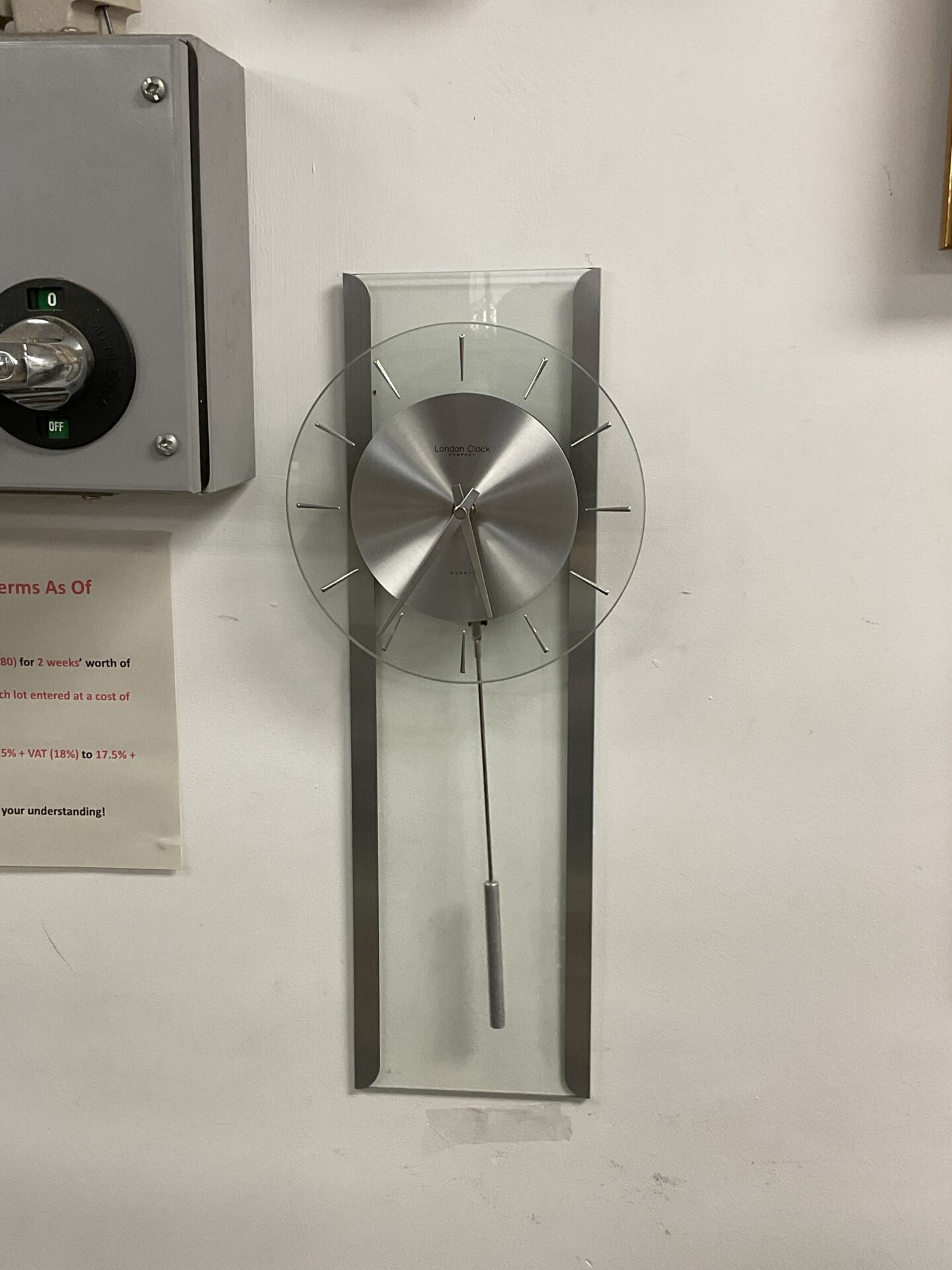 616 London Clock company quartz wall clock working