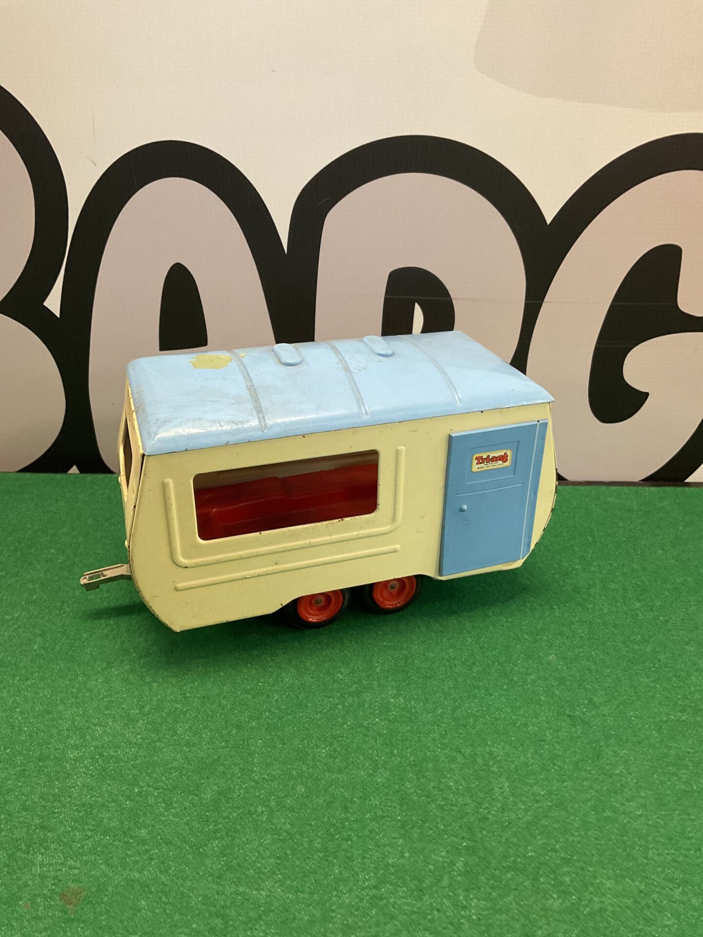 413 Vintage triang tin plate caravan