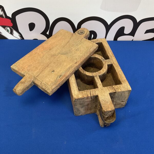 Antique wooden spice box with hinged lid, vintage kitchen storage.