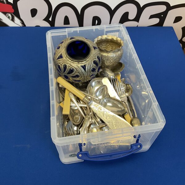 Mixed lot of vintage silver plate cutlery and decorative bowls.