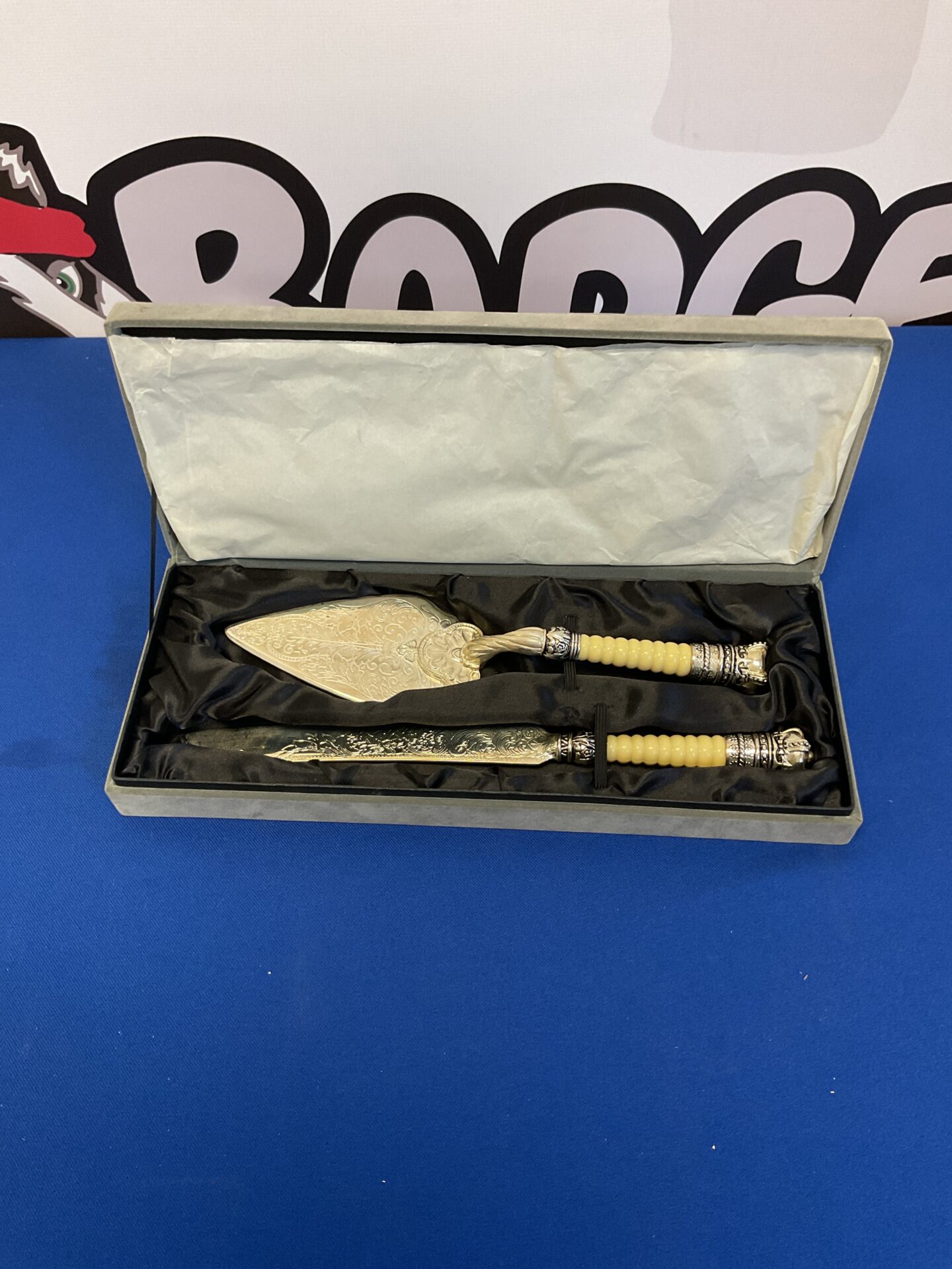 050 Boxed pie server and knife