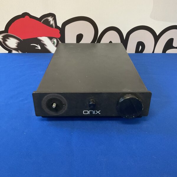 Front view of a vintage Onix audio amplifier.