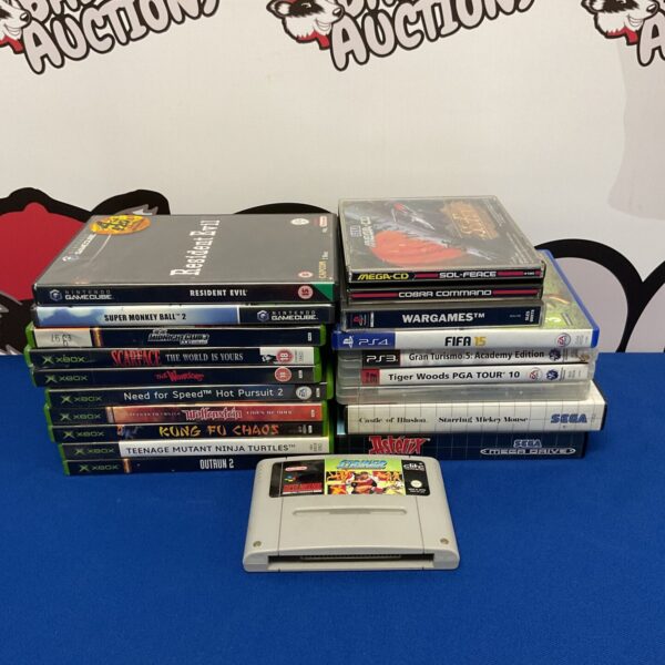 Video game lot including Xbox, Playstation, Nintendo and Sega games.