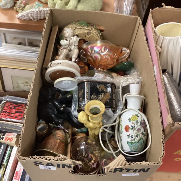 Mixed lot of vintage collectibles including carnival glass.