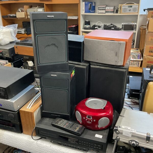 Vintage Philips CD deck and Technics speakers in a mixed audio lot.