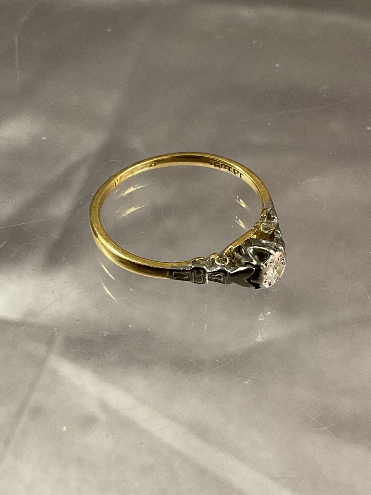 780 18ct Gold Platinum Diamond Ring Size L 1.92g Gross