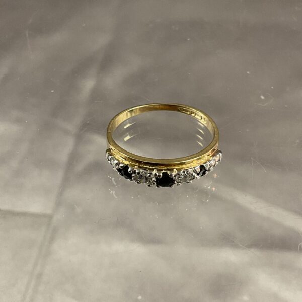 Elegant 9ct gold ring with black and white stones.