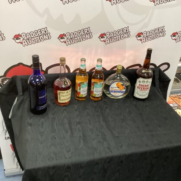 Mixed alcohol lot featuring a bottle of Hennessy Brandy.