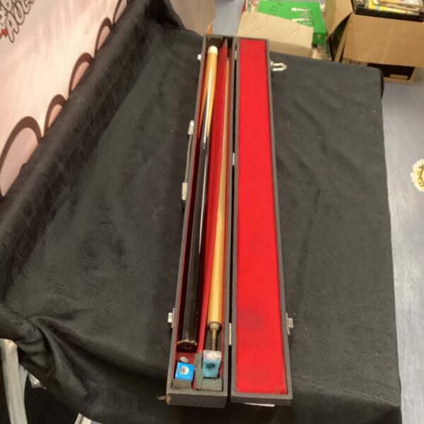 Vintage John Spencer snooker cue in its original red case.