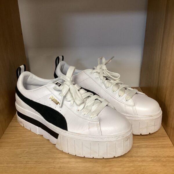 White Puma platform trainers size 6 for casual style.