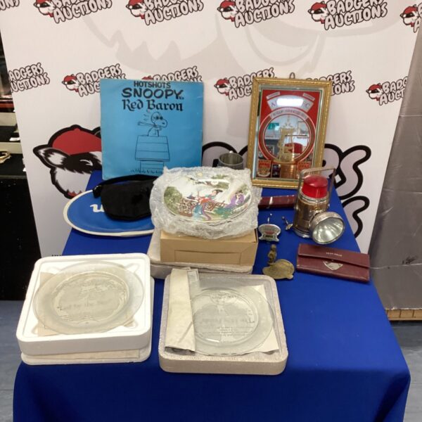 Mixed lot of vintage collectable plates on display.