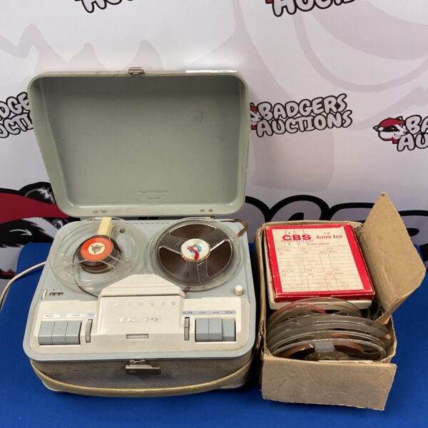 Vintage Grundig TK14 reel to reel tape recorder in good condition.