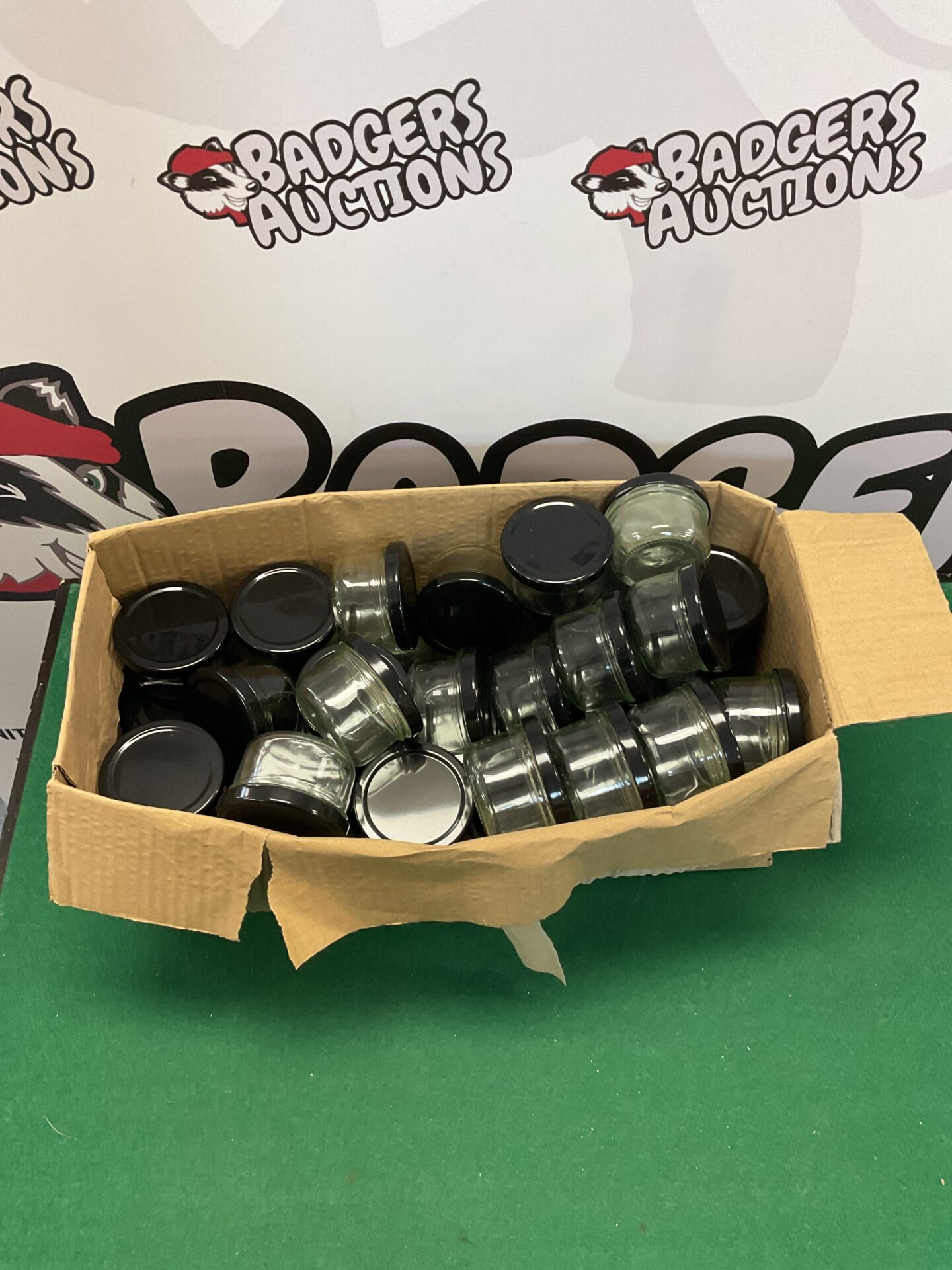 498 Box of reusable preserve jars