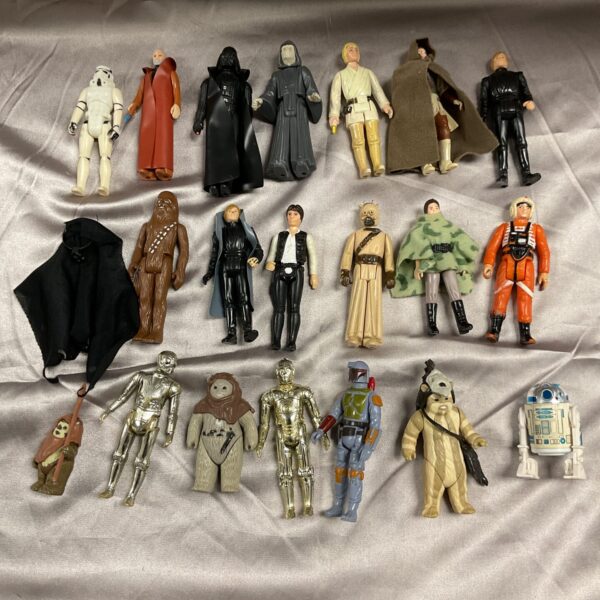 Lot of twenty vintage Star Wars action figures for collectors.