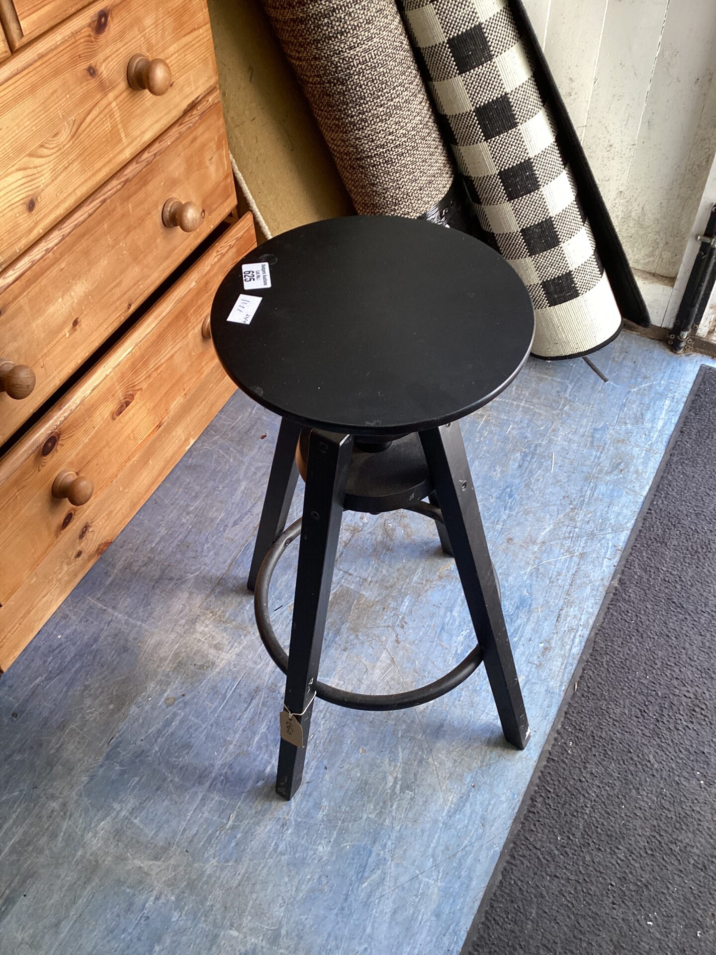 625 Black wooden swivel stool