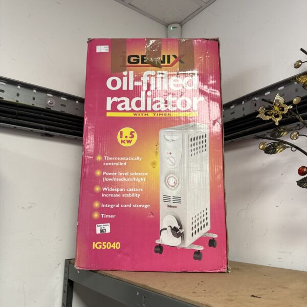 Igenix 1.5kw oil filled radiator for portable home heating.