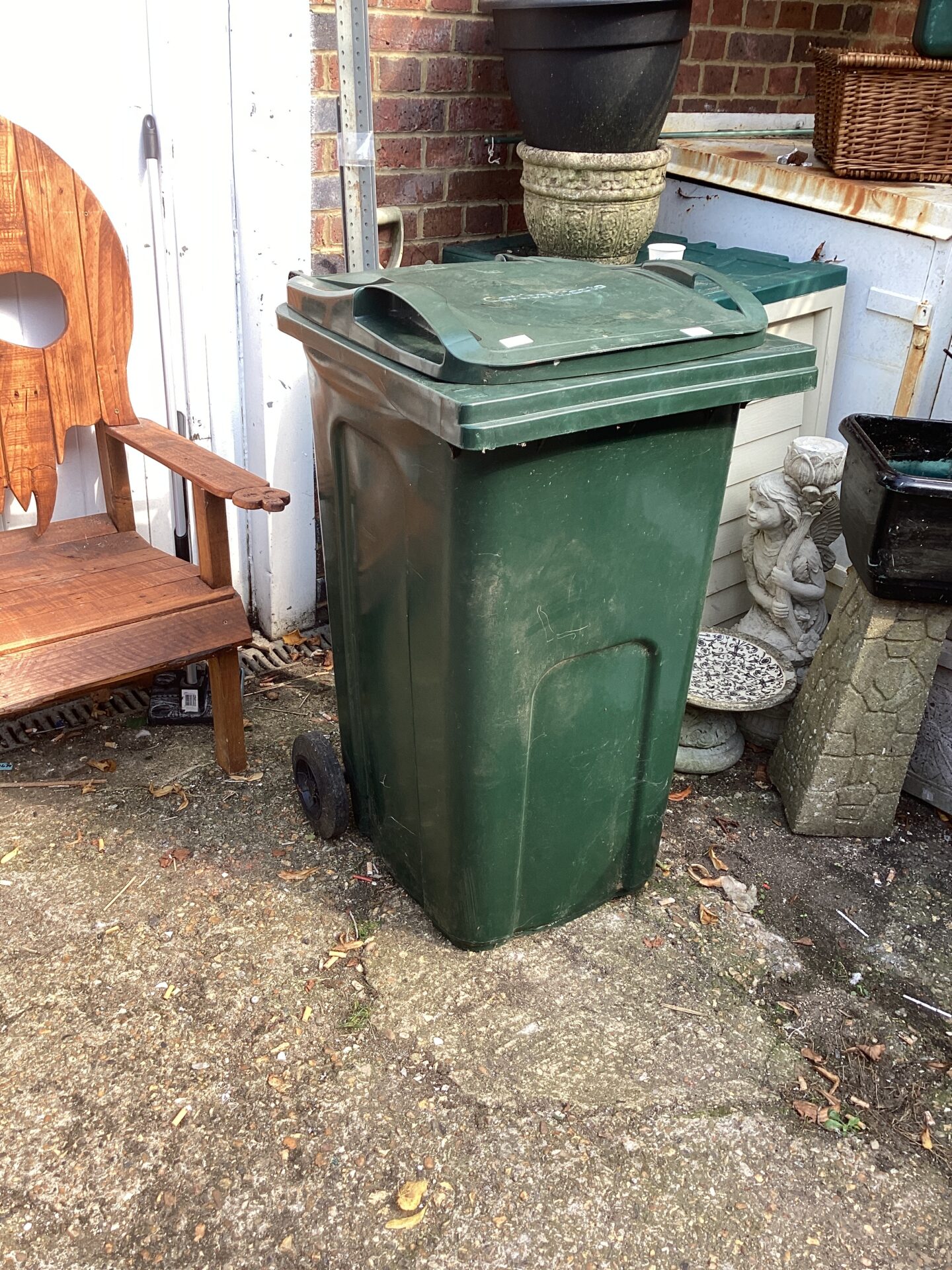 1121 Garden waste wheelie bin