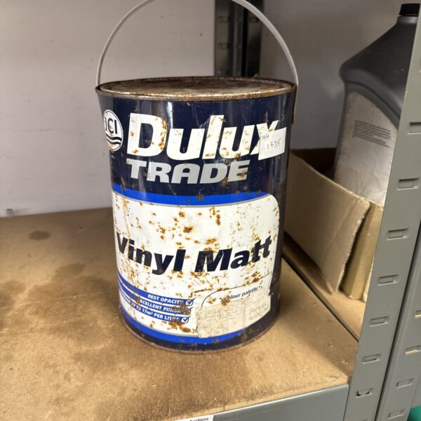 Unopened tin of Dulux Vinyl Matt paint for DIY projects.