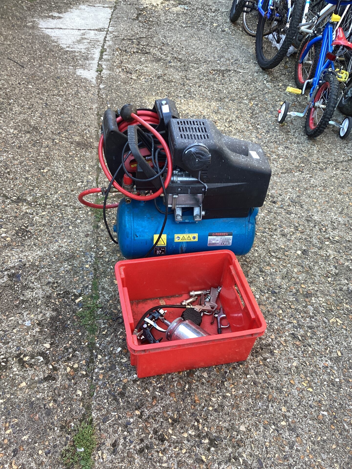 1162 ferrex air compressor with spray kit