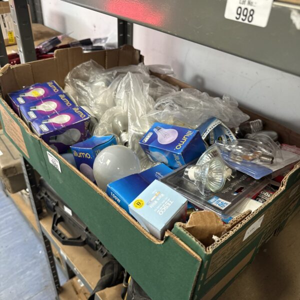 Mixed lot of Lumino light bulbs in original packaging.