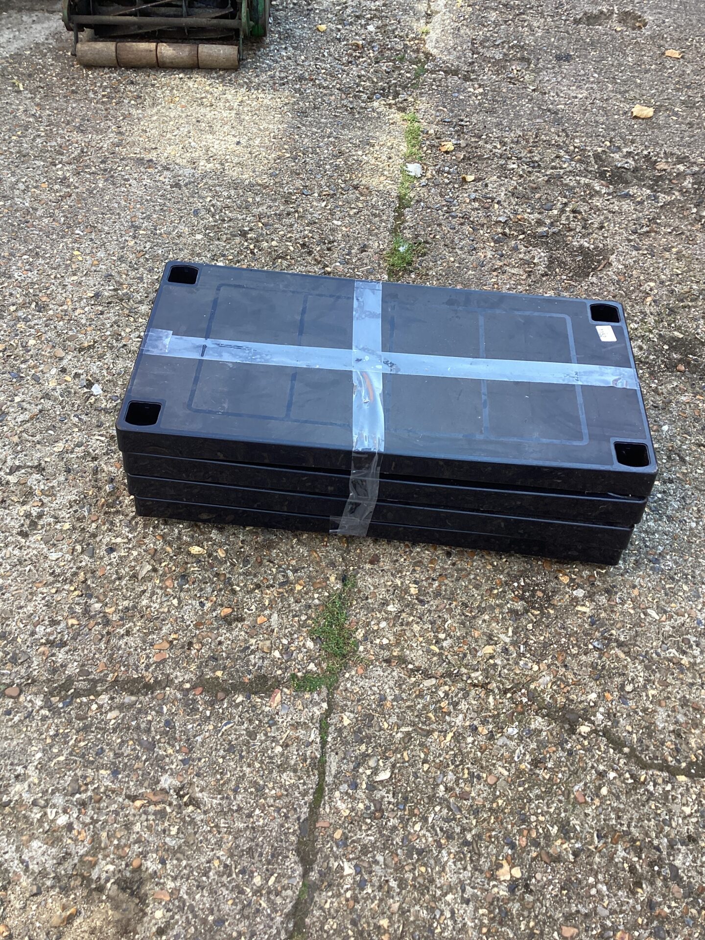 1152 Set of plastic garage shelving