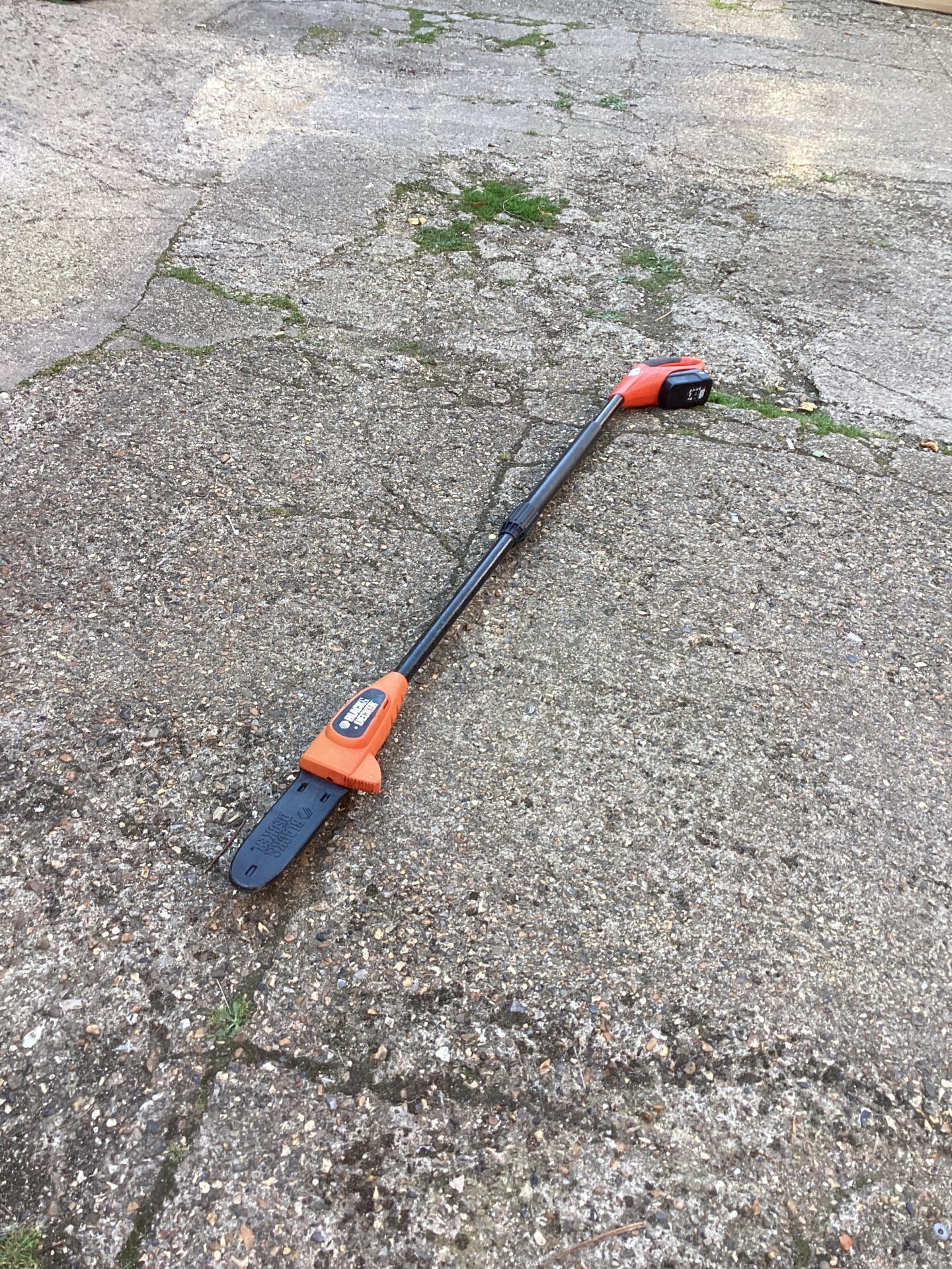 1142 Black and Decker Pole Saw with battery but no charger