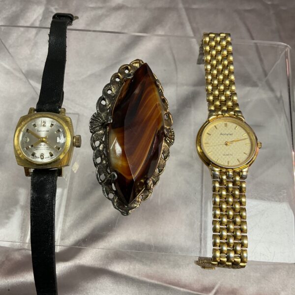 Vintage lot featuring Accurist and Lucerne watches and a tiger eye brooch.