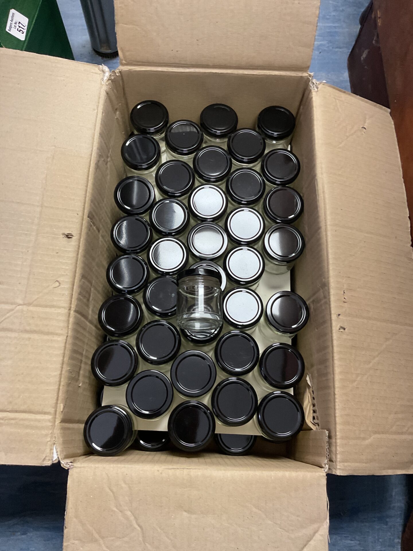 518 Box of reusable preserve jars