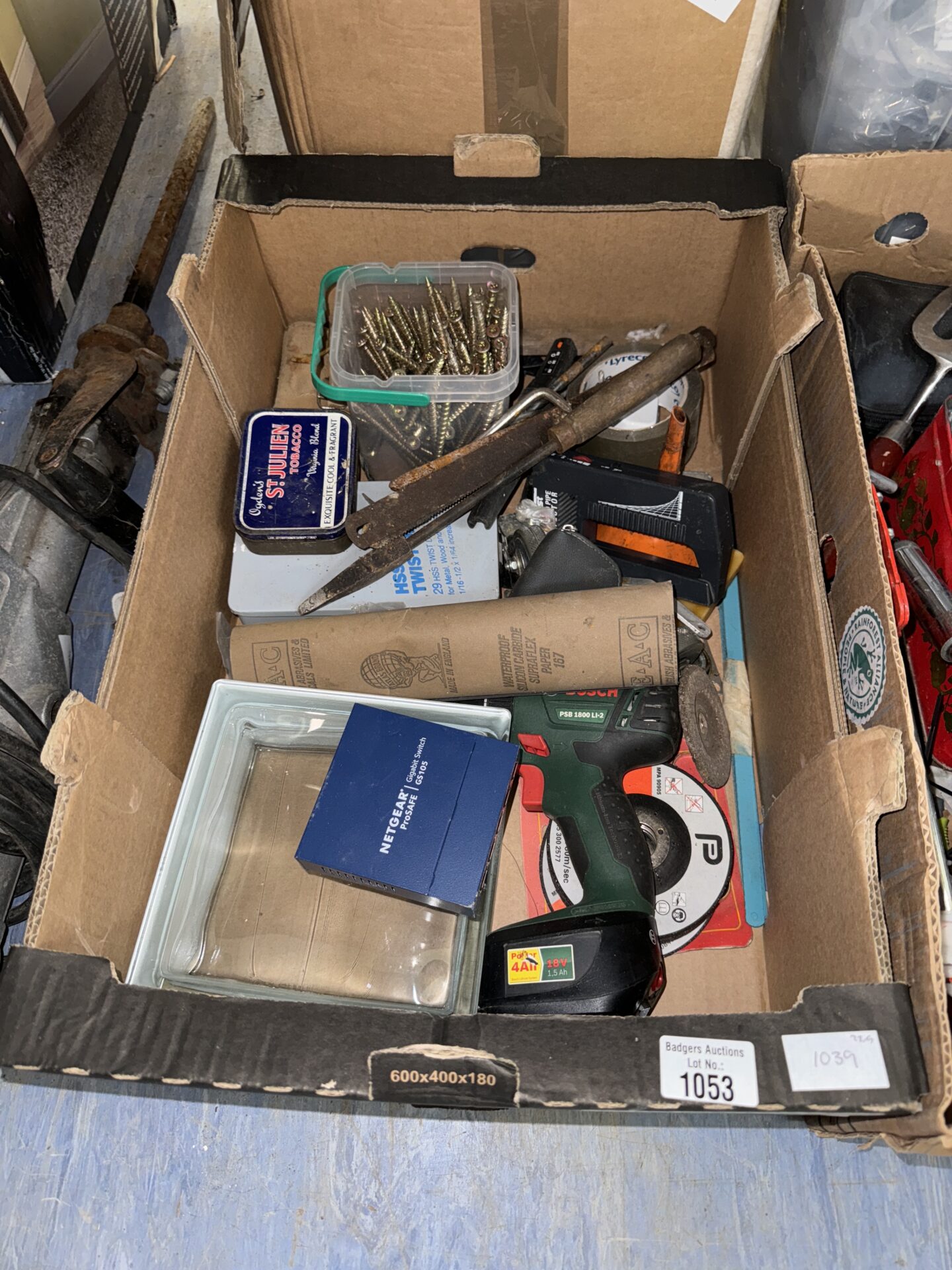 1053 Tray of shed clearance items inc large screws & others