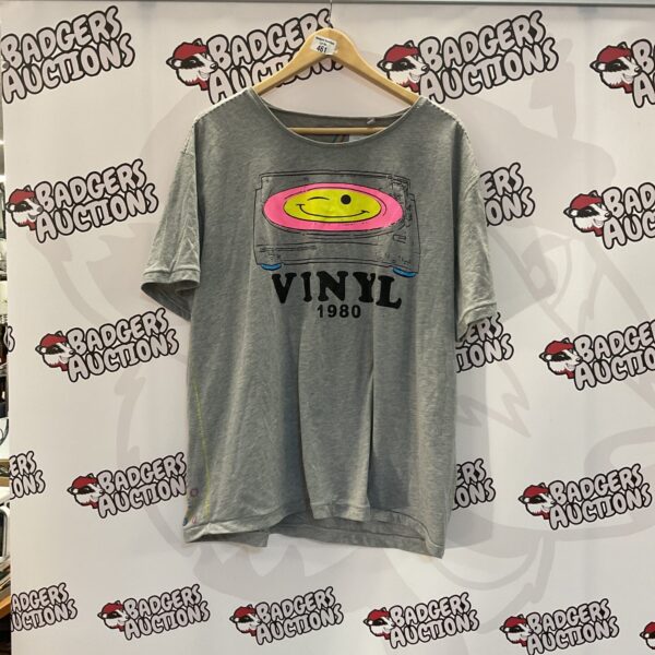 Vintage 1980 vinyl t-shirt XXL with colourful graphic design.