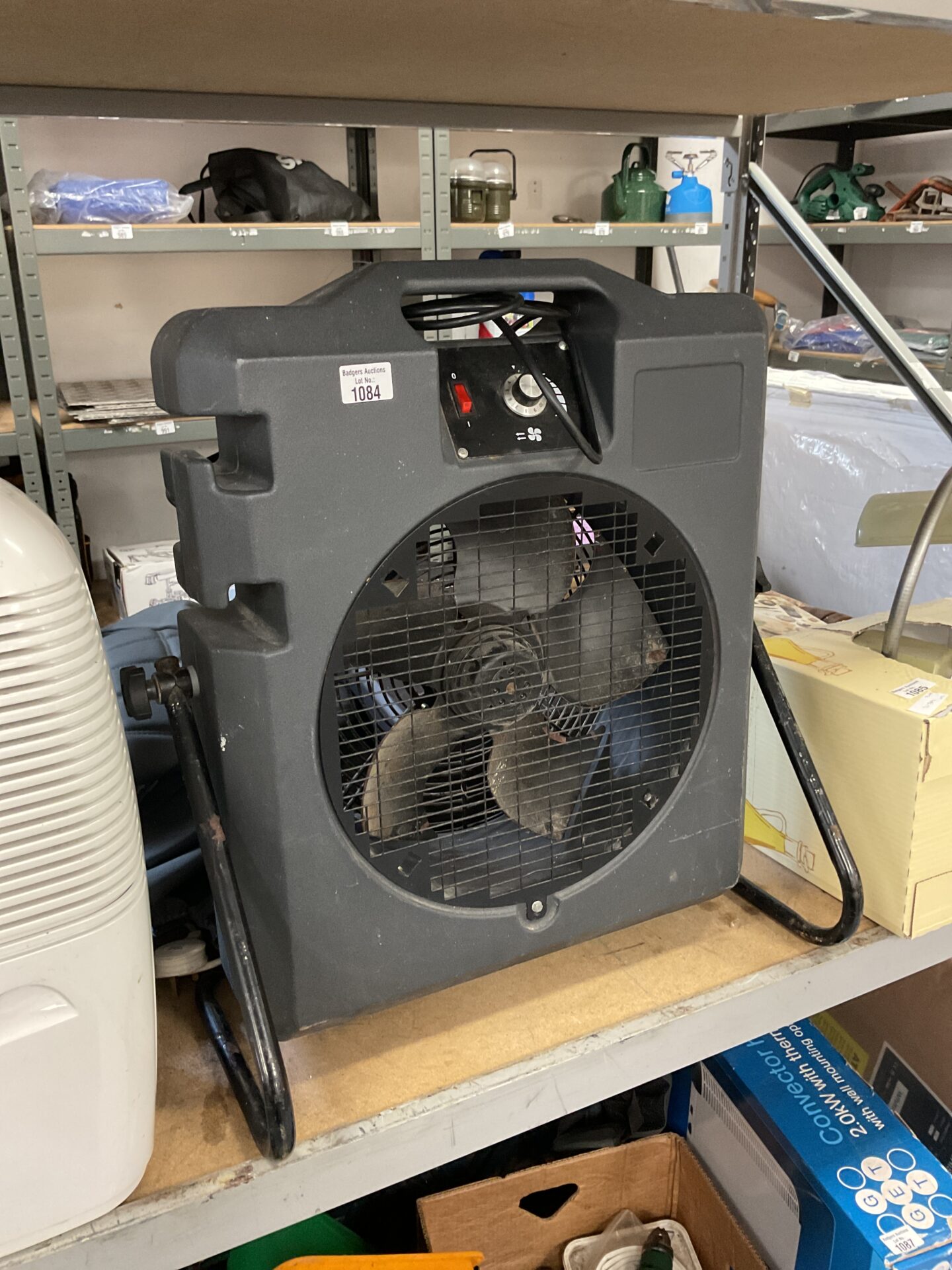 1084 Large heavy duty fan working