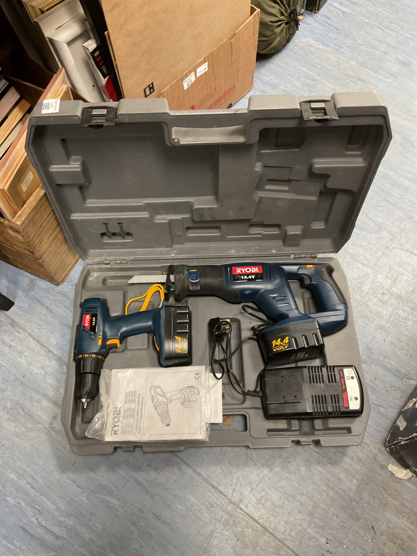 1092 Ryobi cordless tool set with drill & reciprocating saw working