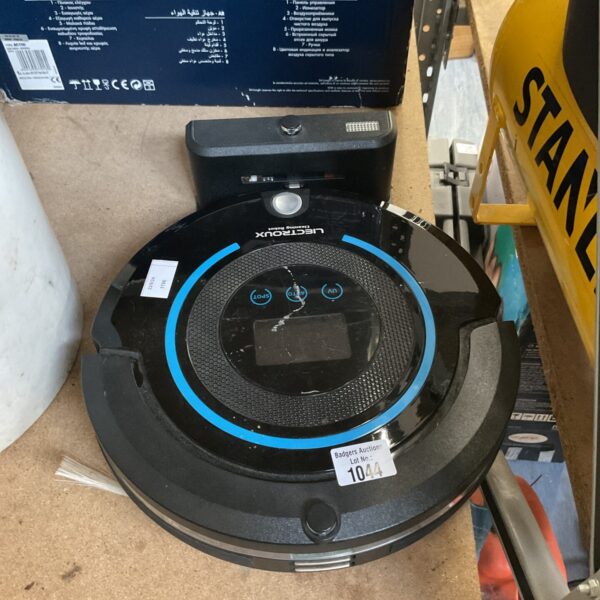 Liectroux robot vacuum cleaner, circular cleaning appliance.
