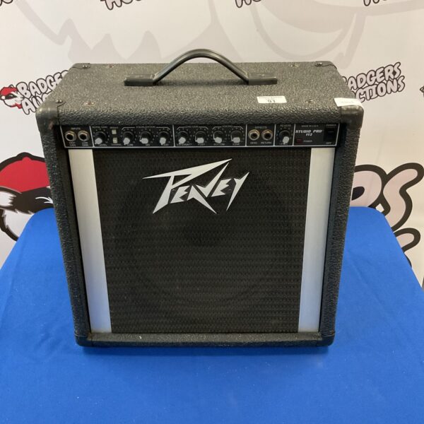 Peavey Studio Pro 112 bass amplifier front view.