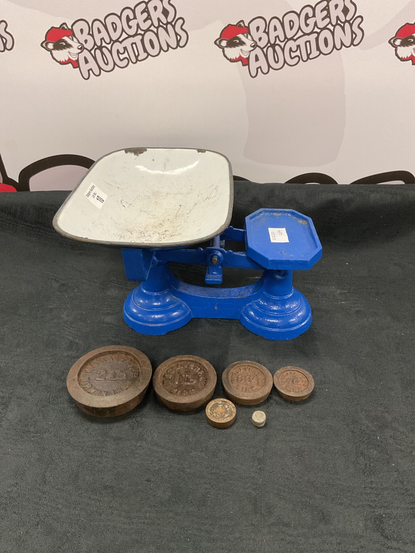 010 Set of cast iron Fairbanks domestic scales with avery weights
