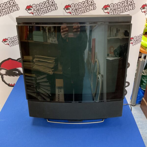 Vintage Bang & Olufsen Beovision MX 4002 CRT television with soundbar.