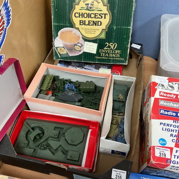 Tray of vintage military vehicles and figures, including Airfix model.