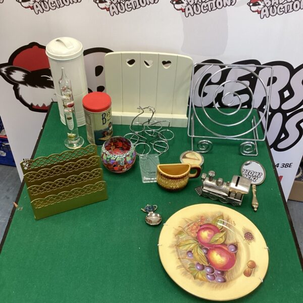 Mixed lot of vintage and modern collectables including a recipe stand.