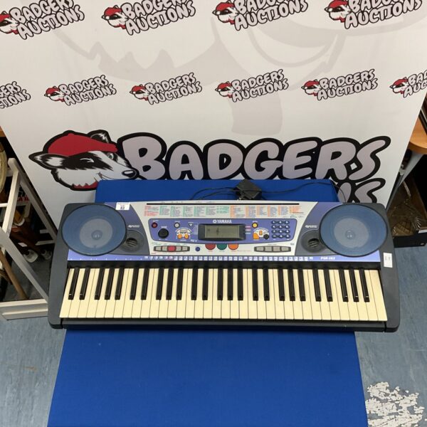 Vintage Yamaha PSR-262 keyboard for music production and learning.