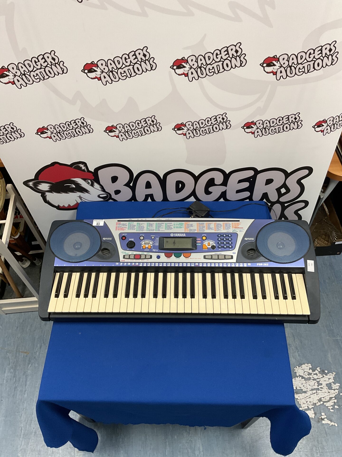 083 Yamaha PSR-262 electric keyboard