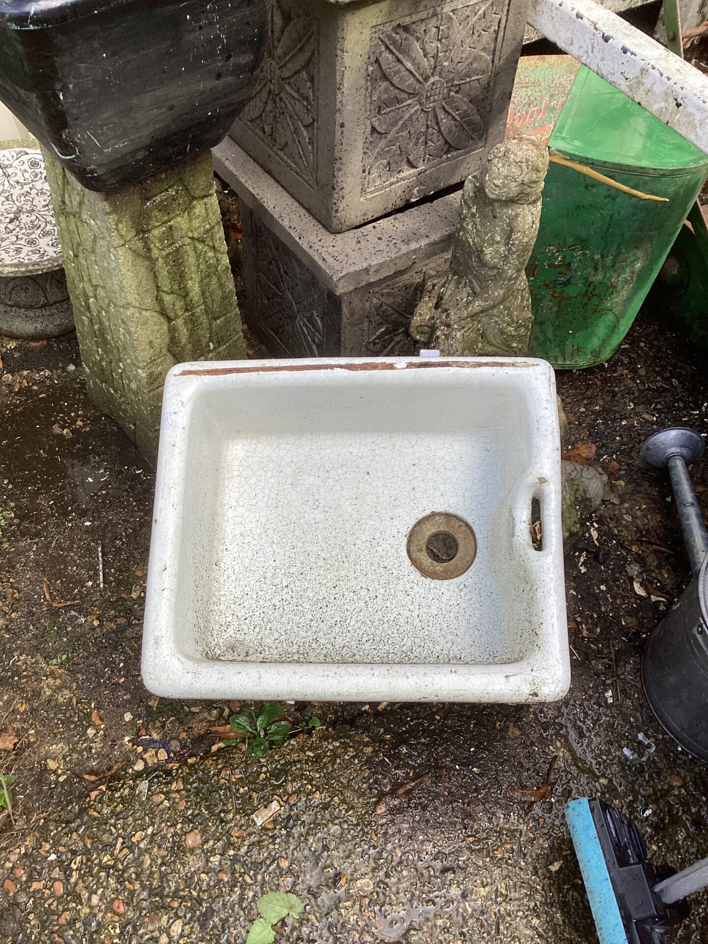1069 Small butlers sink